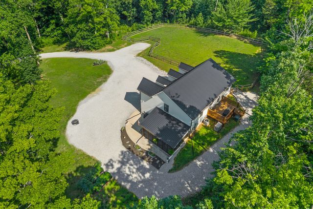 1300 Brummit Rd, Charlotte, TN 37036