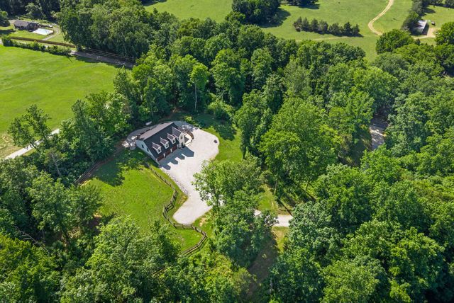 1300 Brummit Rd, Charlotte, TN 37036