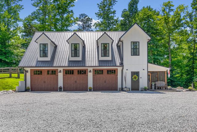 1300 Brummit Rd, Charlotte, TN 37036