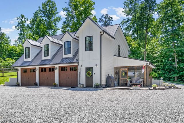 1300 Brummit Rd, Charlotte, TN 37036