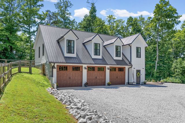 1300 Brummit Rd, Charlotte, TN 37036