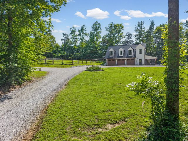 1300 Brummit Rd, Charlotte, TN 37036