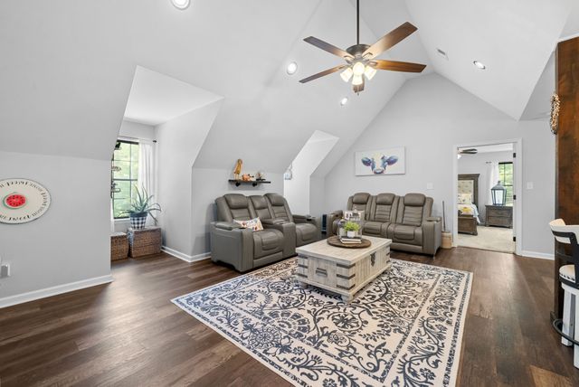 1300 Brummit Rd, Charlotte, TN 37036