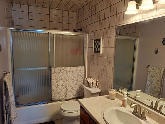 250 Gonzalez Drive, Hollister, CA 95023