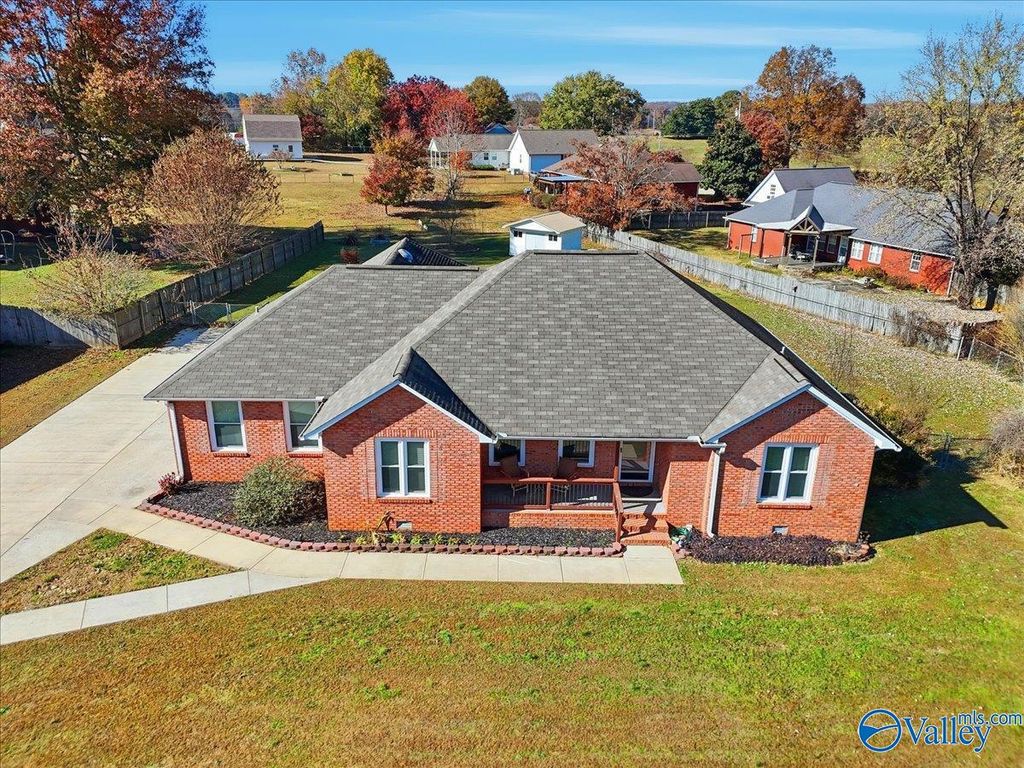 16099 Mooresville Road, Athens, AL 35613