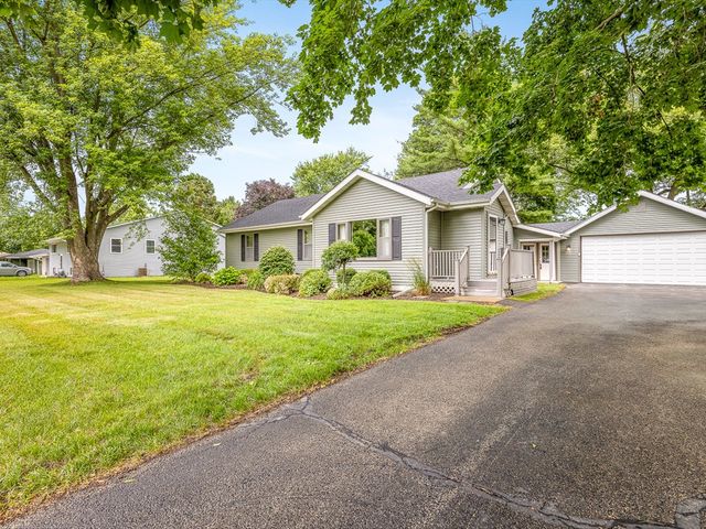 512 S Elida Street, Winnebago, IL 61088