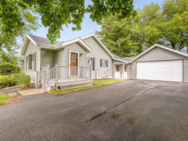 512 S Elida Street, Winnebago, IL 61088