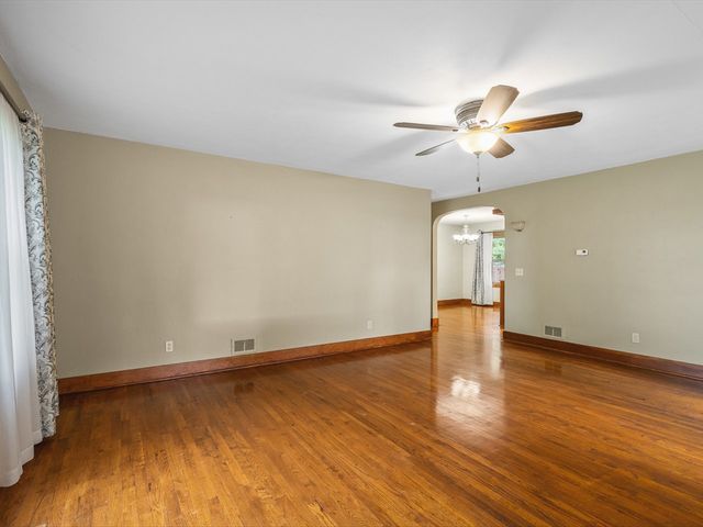 512 S Elida Street, Winnebago, IL 61088
