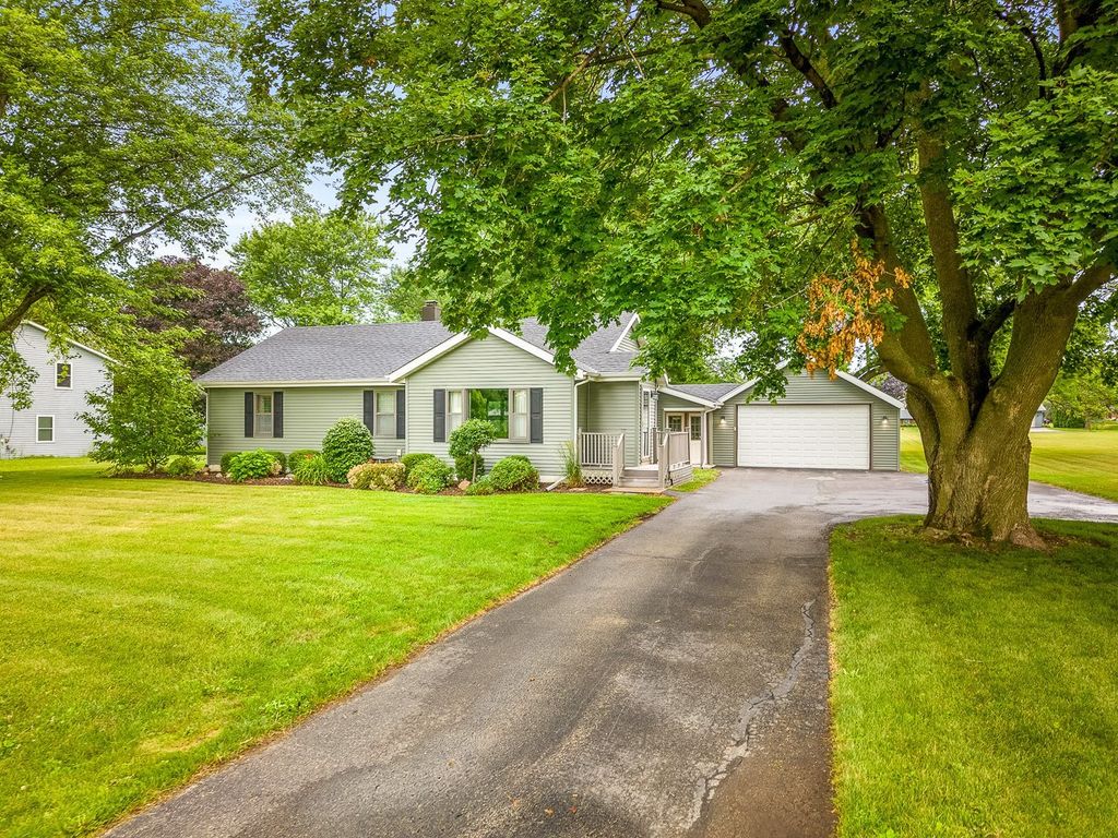 512 S Elida Street, Winnebago, IL 61088