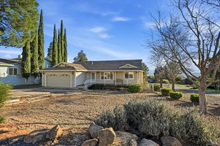 19093 Ravenhill Rd, Hidden Valley Lake, CA 95467