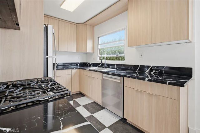 3121 E 5th Street, Long Beach, CA 90814