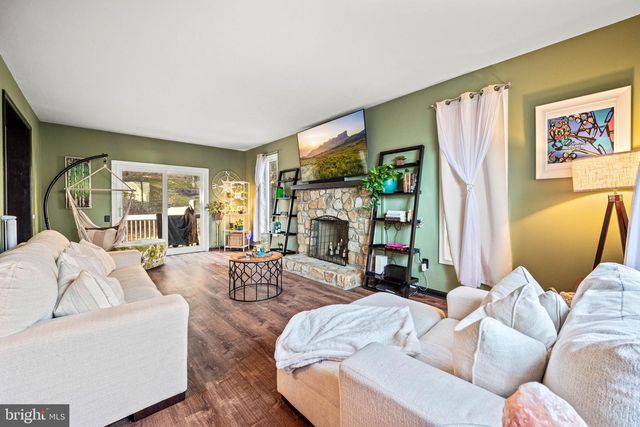 46 SAWGRASS LN, Newtown Square, PA 19073