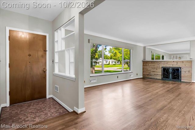 17825 Kinross Avenue, Beverly Hills Village, MI 48025