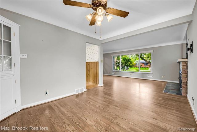 17825 Kinross Avenue, Beverly Hills Village, MI 48025
