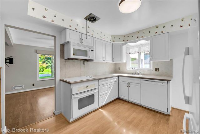 17825 Kinross Avenue, Beverly Hills Village, MI 48025