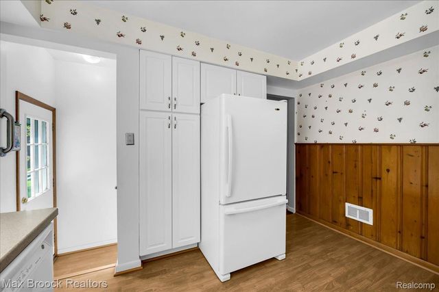 17825 Kinross Avenue, Beverly Hills Village, MI 48025