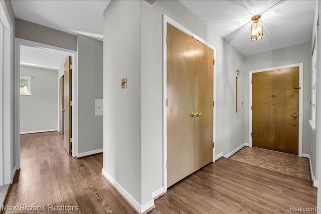 17825 Kinross Avenue, Beverly Hills Village, MI 48025