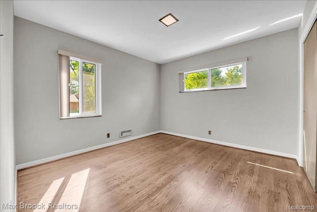 17825 Kinross Avenue, Beverly Hills Village, MI 48025