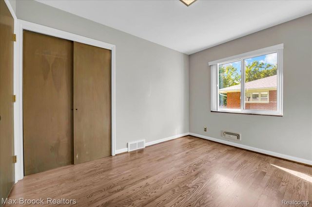 17825 Kinross Avenue, Beverly Hills Village, MI 48025