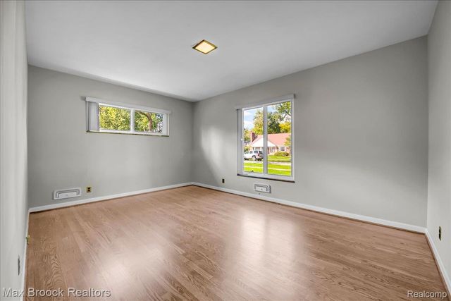 17825 Kinross Avenue, Beverly Hills Village, MI 48025