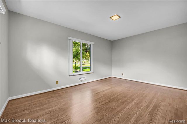 17825 Kinross Avenue, Beverly Hills Village, MI 48025