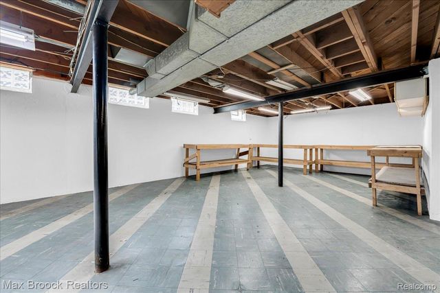 17825 Kinross Avenue, Beverly Hills Village, MI 48025