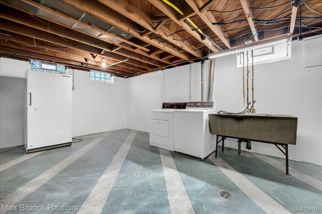 17825 Kinross Avenue, Beverly Hills Village, MI 48025