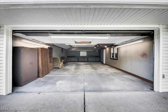 17825 Kinross Avenue, Beverly Hills Village, MI 48025