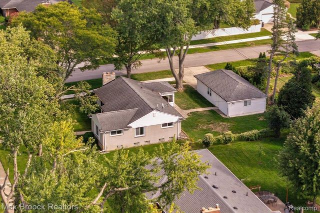 17825 Kinross Avenue, Beverly Hills Village, MI 48025