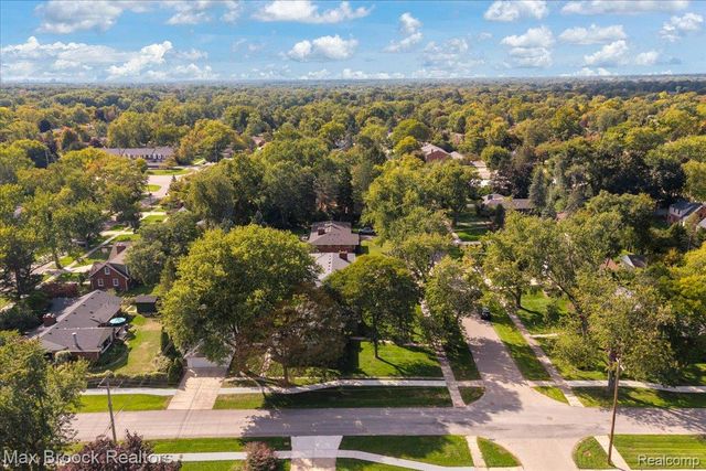 17825 Kinross Avenue, Beverly Hills Village, MI 48025