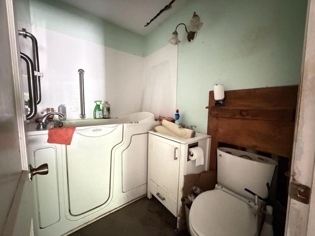 2715 Eisenhower DRIVE, Racine, WI 53405