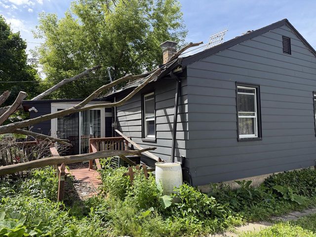2715 Eisenhower DRIVE, Racine, WI 53405