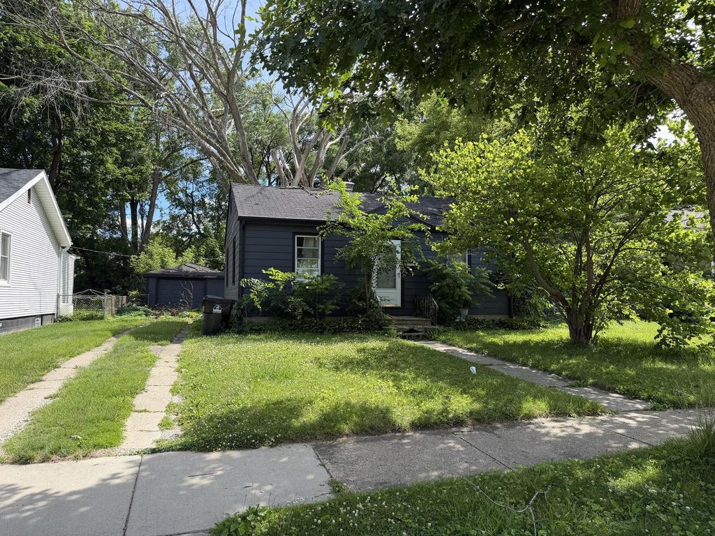 2715 Eisenhower DRIVE, Racine, WI 53405