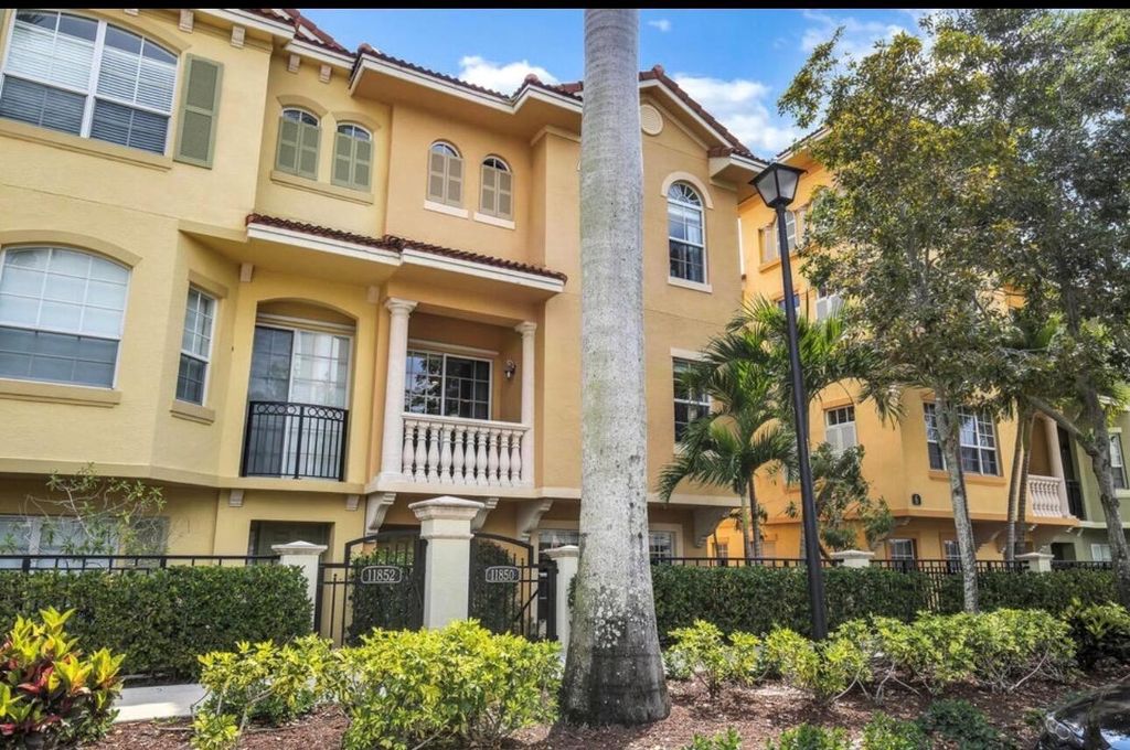 11850 Valencia Gardens Avenue, Palm Beach Gardens, FL 33410