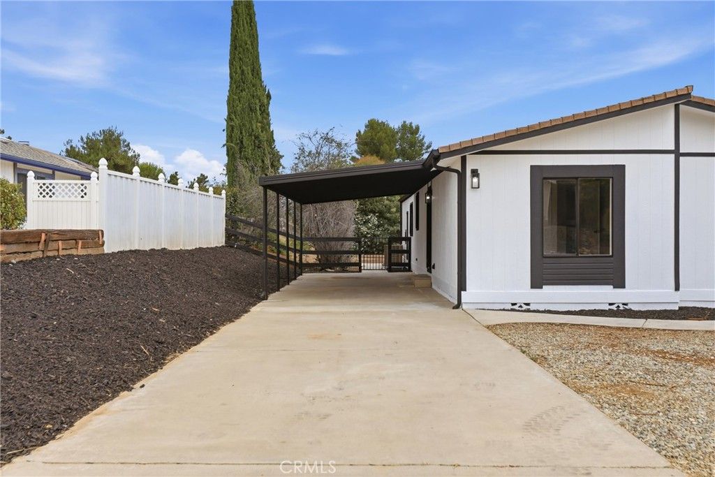 Image 10 of property listing at 24826 Cornstalk Road, Wildomar, CA 92595