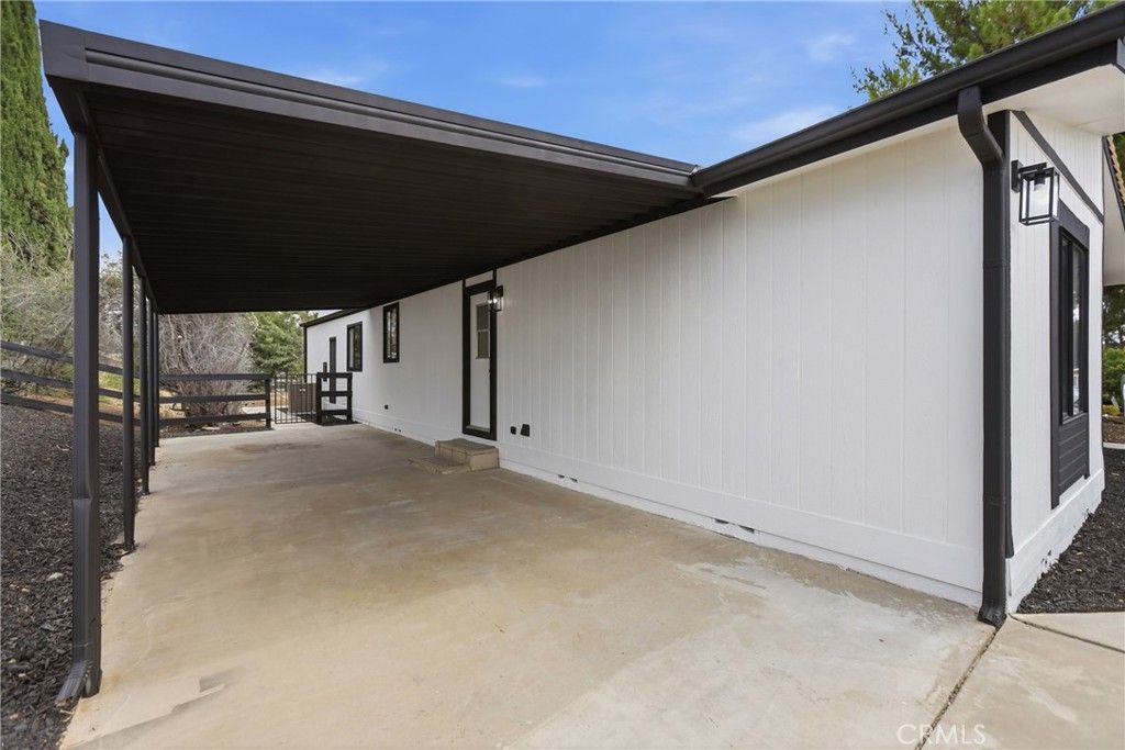 Image 11 of property listing at 24826 Cornstalk Road, Wildomar, CA 92595