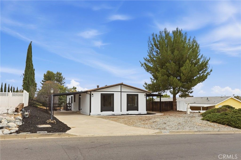 Image 8 of property listing at 24826 Cornstalk Road, Wildomar, CA 92595