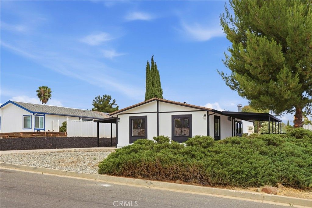 Image 9 of property listing at 24826 Cornstalk Road, Wildomar, CA 92595