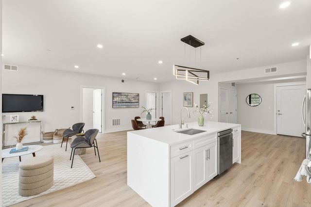 260 Elm St 304, Everett, MA 02149