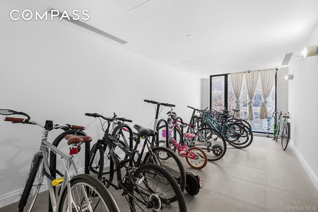 3714 34th St Apt N3E, New York City, NY 11101