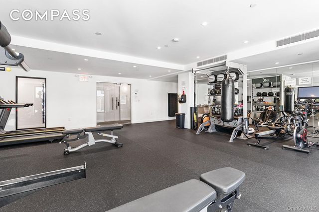 3714 34th St Apt N3E, New York City, NY 11101