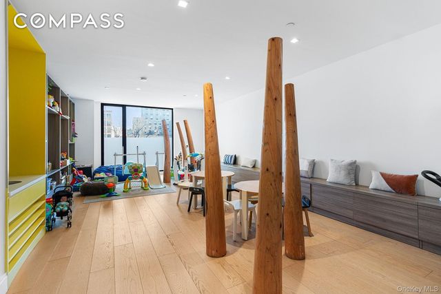 3714 34th St Apt N3E, New York City, NY 11101