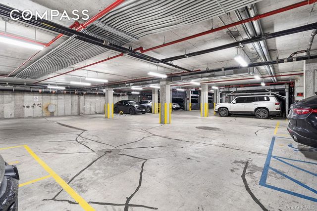 3714 34th St Apt N3E, New York City, NY 11101