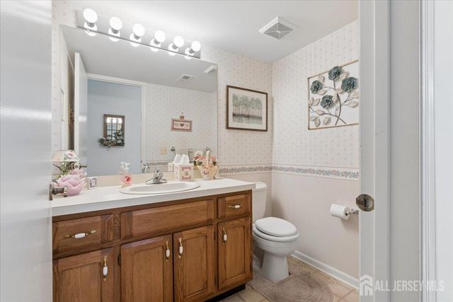 18 Carlisle Court, Old Bridge, NJ 08857
