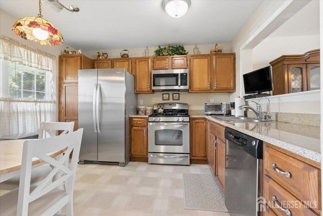 18 Carlisle Court, Old Bridge, NJ 08857