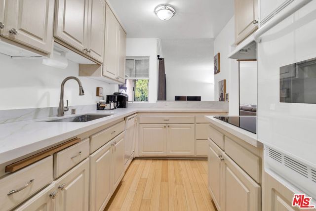 5651 Sumner Way 102, Culver City, CA 90230