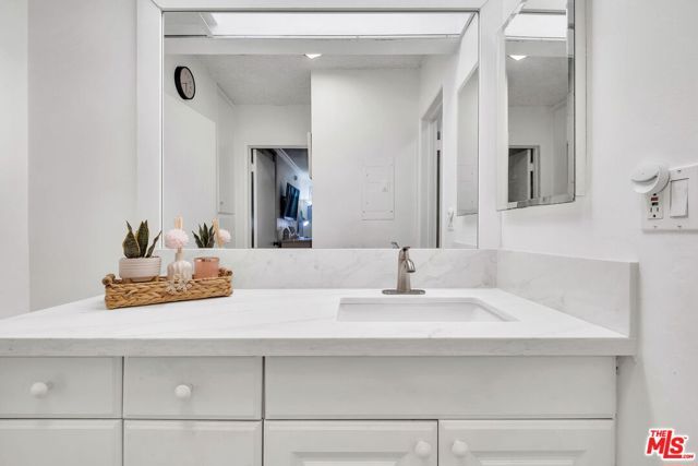 5651 Sumner Way 102, Culver City, CA 90230