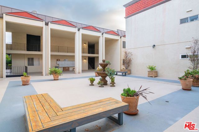 5651 Sumner Way 102, Culver City, CA 90230