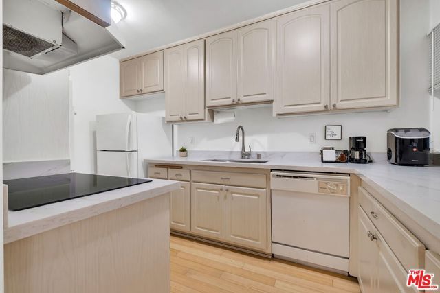 5651 Sumner Way 102, Culver City, CA 90230