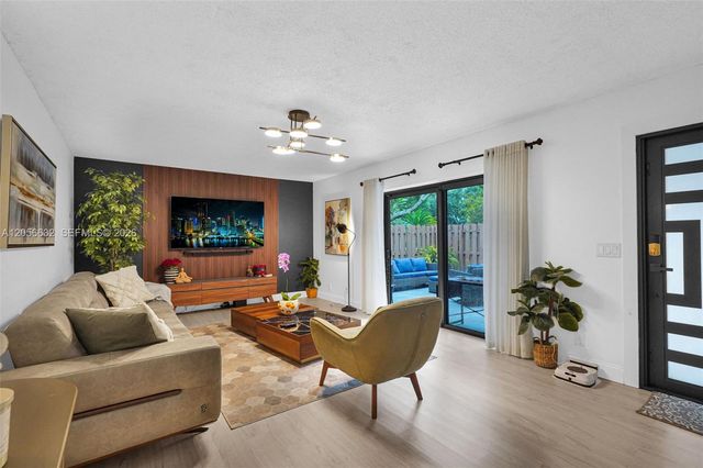 2603 Lakeview Court, Cooper City, FL 33026